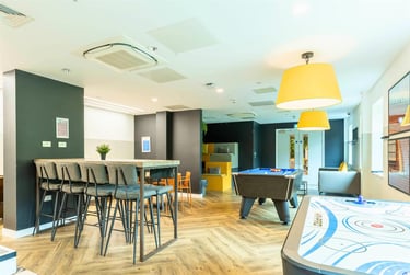 1 bed studio, Clifford House Stadium Way, Mount Pleasant, Exeter, EX46AQ - Image 1
